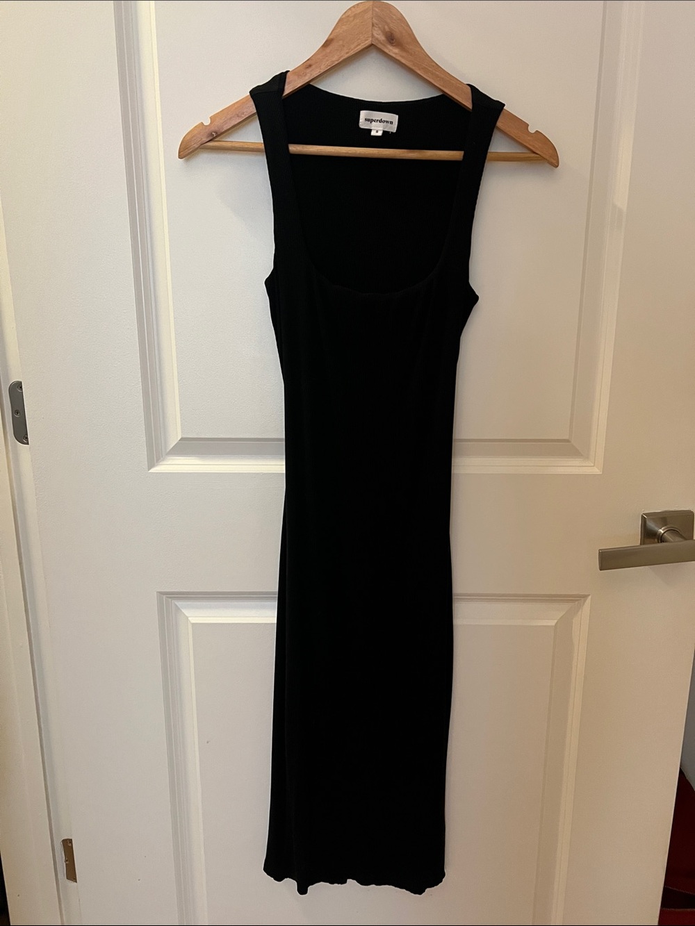 superdown Black Sleeveless Midi Dress